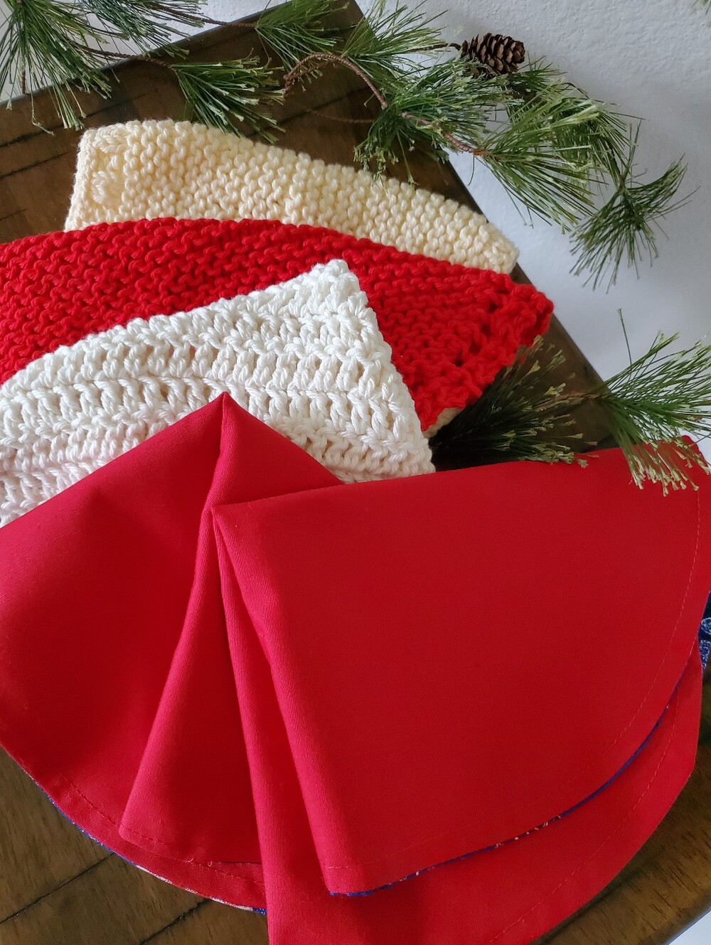 Handcrafted Holiday Basket Placemats Washclothes Home Accent Set